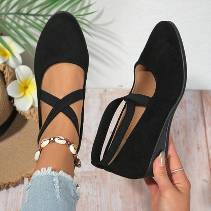 Chaussures élégantes à semelle compensée basse avec bride élastique et couleur unie