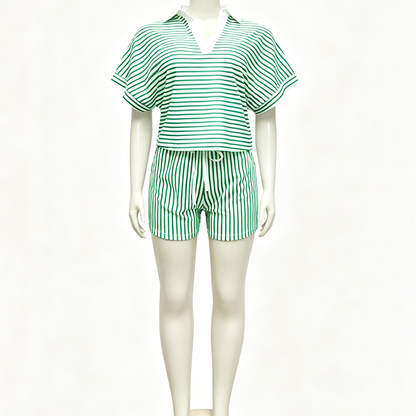 Ensemble composé d'une chemise décontractée à manches courtes rayée et d'un short pour femme
