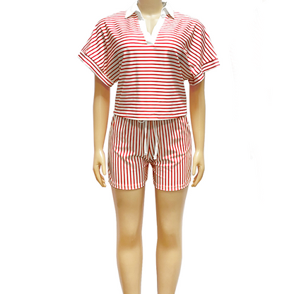 Ensemble composé d'une chemise décontractée à manches courtes rayée et d'un short pour femme