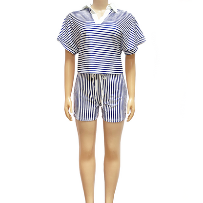Ensemble composé d'une chemise décontractée à manches courtes rayée et d'un short pour femme