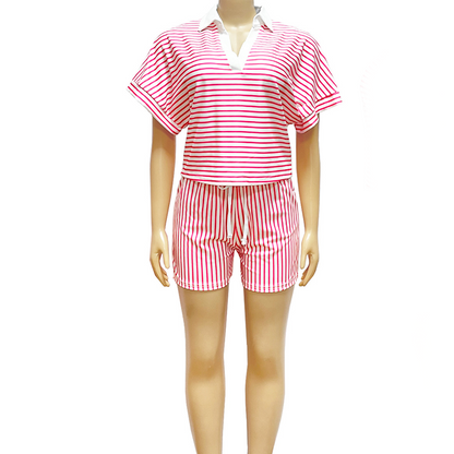 Ensemble composé d'une chemise décontractée à manches courtes rayée et d'un short pour femme