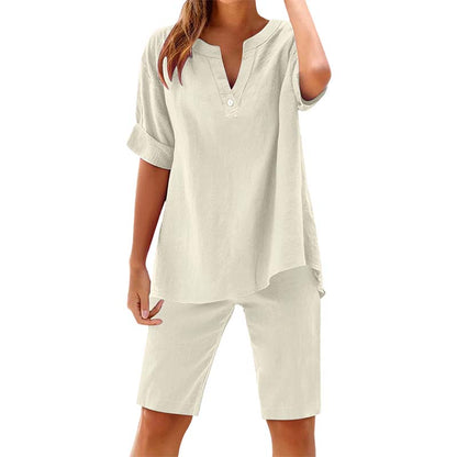 🌴 Tenue d'été avec décolleté V & short – Parfait pour la plage et les vacances tropicales !