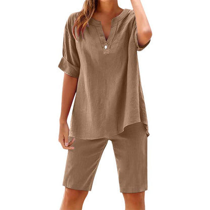 🌴 Tenue d'été avec décolleté V & short – Parfait pour la plage et les vacances tropicales !