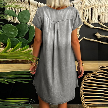 👑 Le must-have de la saison ! ❤️ Robe jean femme à col V et manches courtes